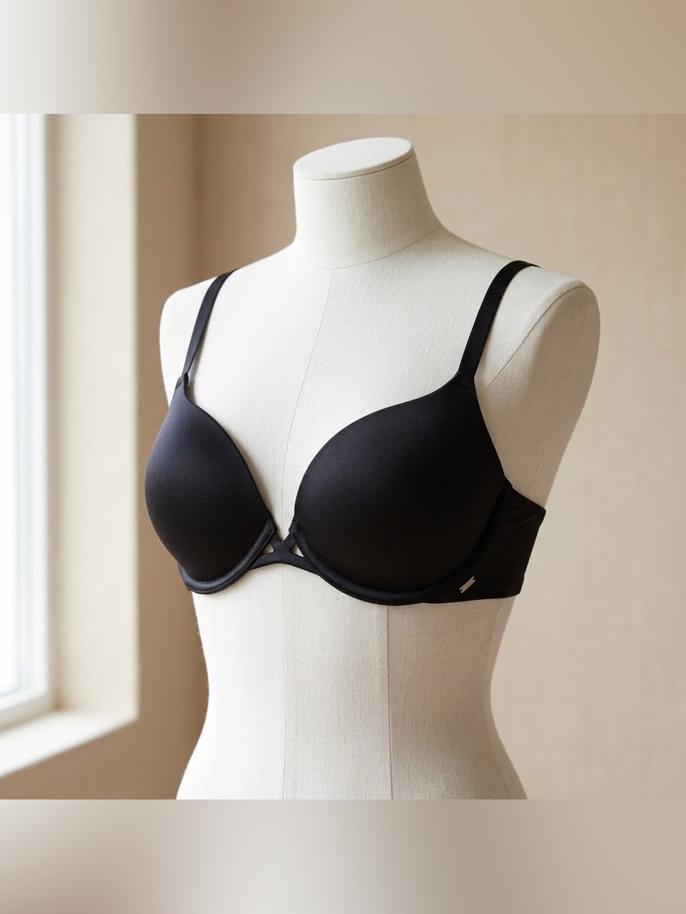 Victorias Secret Very Sexy Black Push Up Underwire Bra Size 38C Padded Cup